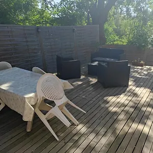 https://rez-de-ch-appart-2-ch-terrasse-et-parking.fr-provencehotel.com